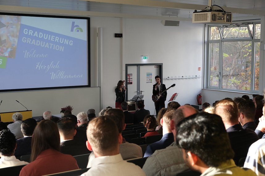 Ein besonderer Moment: Gemeinsam mit Familien, Freundinnen und Freunden feierten die Absolventen der Hochschule Nordhausen ihren erfolgreichen Studienabschluss