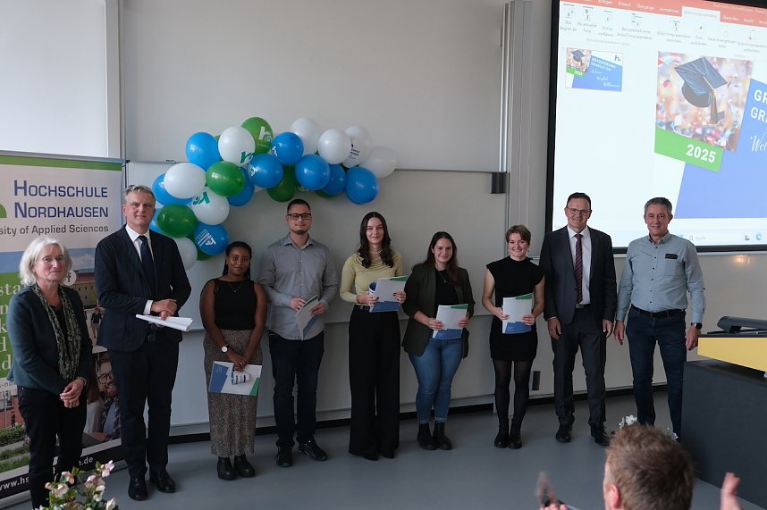 Ein besonderer Moment: Gemeinsam mit Familien, Freundinnen und Freunden feierten die Absolventen der Hochschule Nordhausen ihren erfolgreichen Studienabschluss