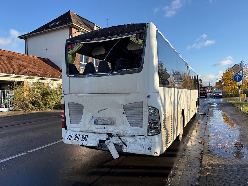 Busunfall in der Freiherr-von-Stein Stra&szlig;e in Nordhausen