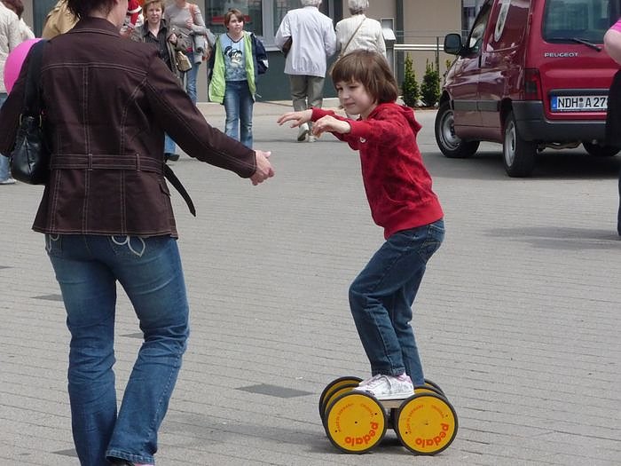 Kindertags-Feier auf dem Parkplatz