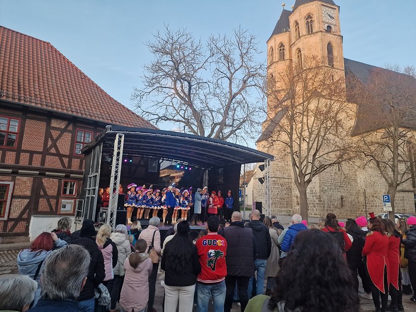 Die Nordh&auml;user Karnevalsvereine gaben auf dem Blasiikirchplatz den Startschuss f&uuml;r die 5. Jahreszeit