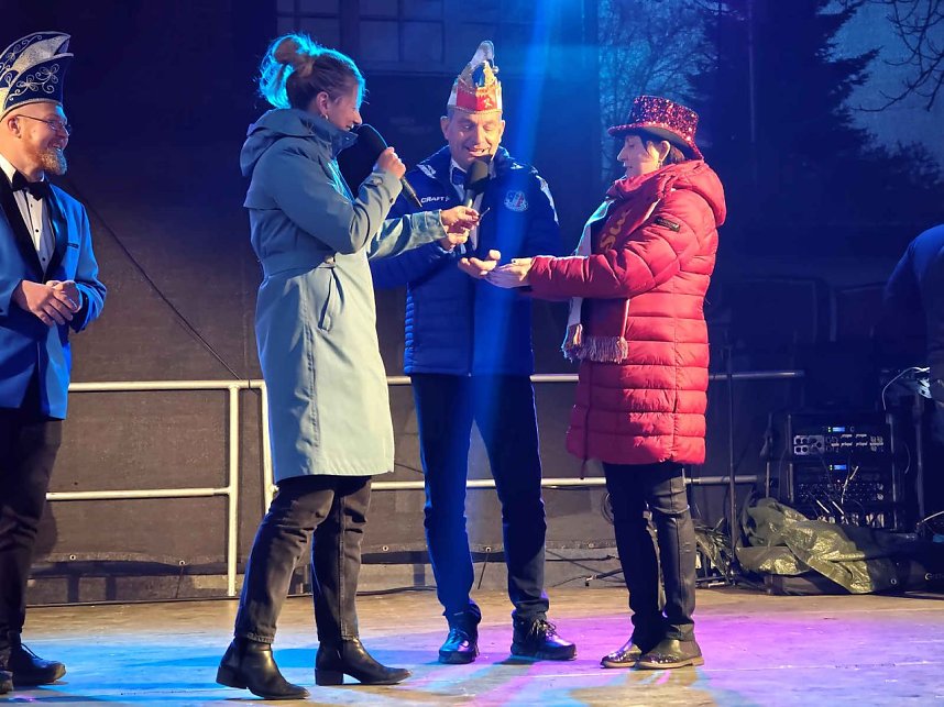 Schl&uuml;ssel&uuml;bergabe am Nordh&auml;user Rathaus