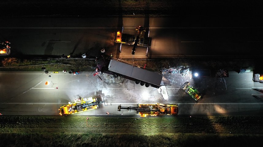 LKW-Unfall auf der Autobahn 38