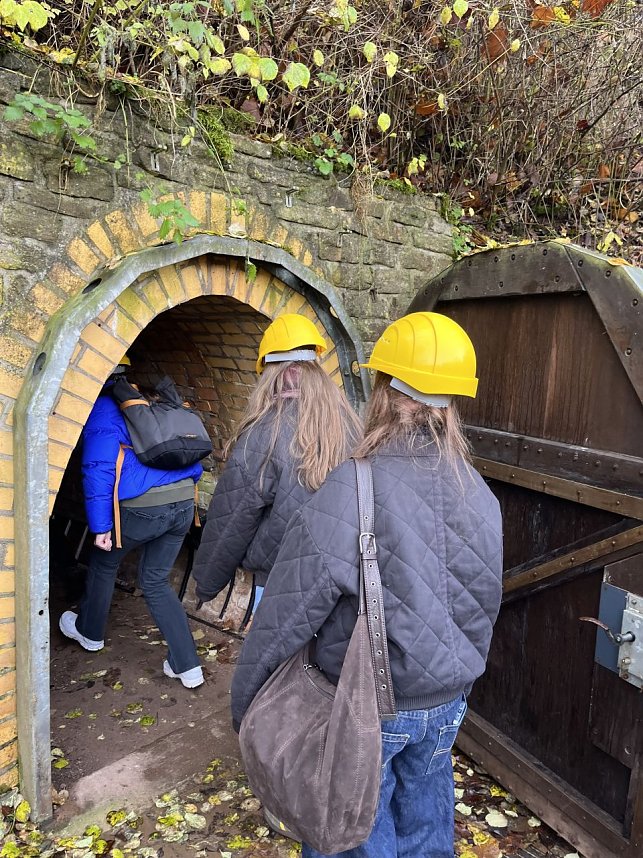 Die Sch&uuml;ler des Humboldt-Gymnasiums in der Heimkehle