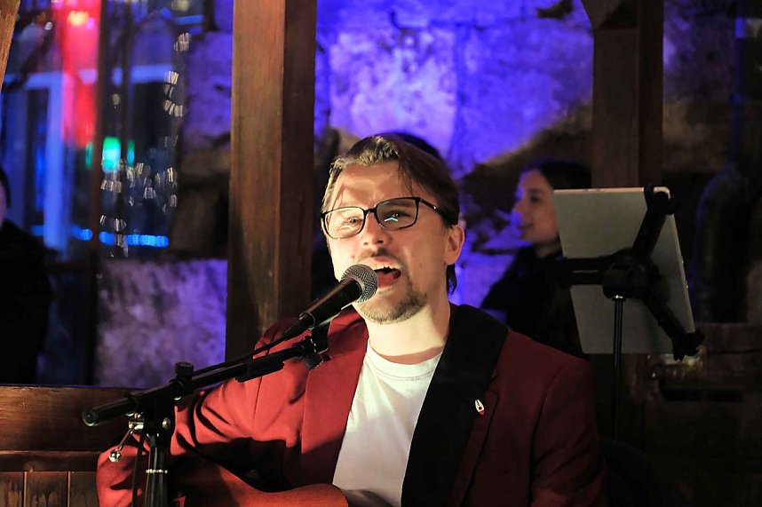 Berit Finke und Franz Karafka auf dem Nordh&auml;user Weihnachtsmarkt