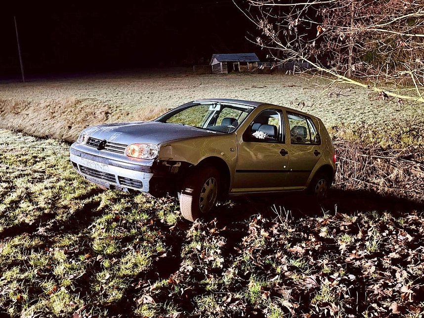 Unfallwagen landet in G&uuml;nzerode aus einer Weide