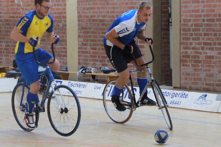 Erster Spieltag der Radballer