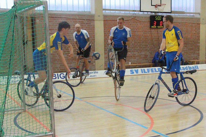 Erster Spieltag der Radballer