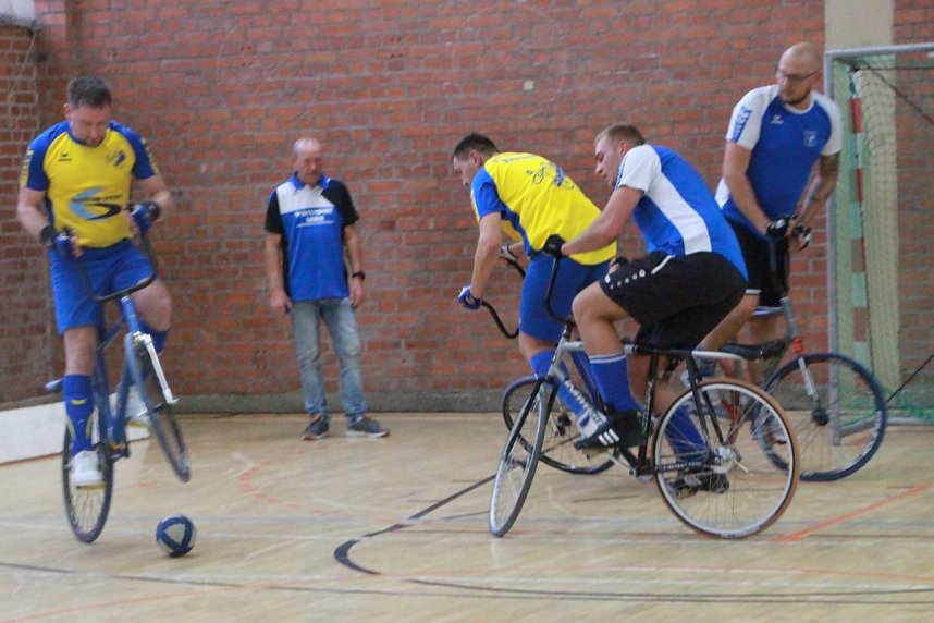 Erster Spieltag der Radballer