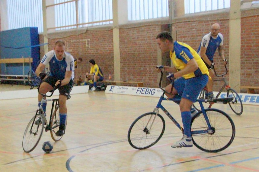 Erster Spieltag der Radballer