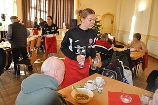 THC servierte im "Restaurant des Herzens"