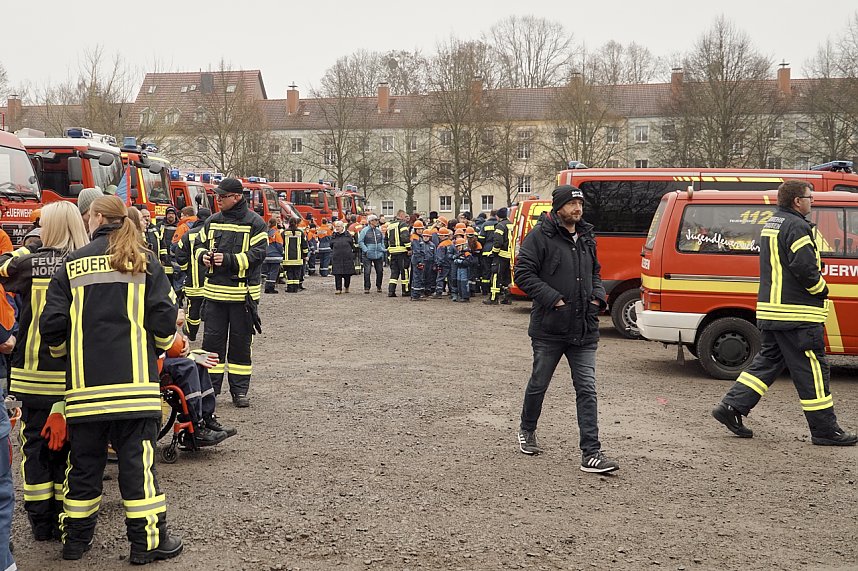 &Uuml;bergabe des Friedenslichts aus Bethlehem an die Kreisjugendfeuerwehren.