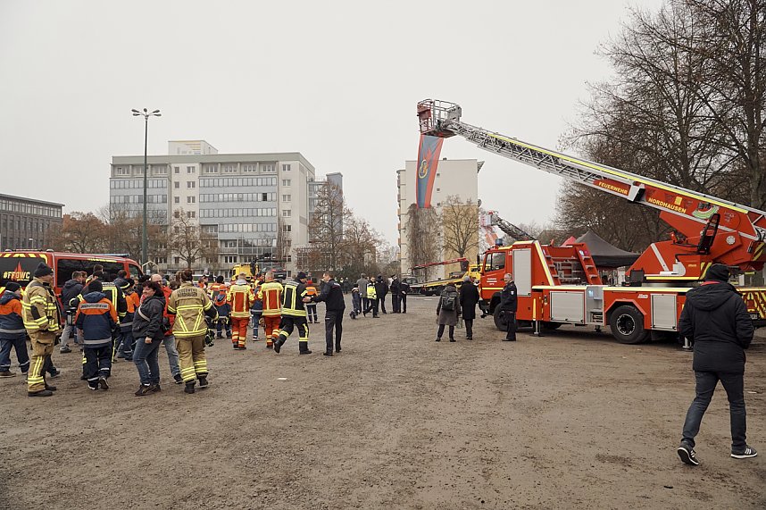 &Uuml;bergabe des Friedenslichts aus Bethlehem an die Kreisjugendfeuerwehren.
