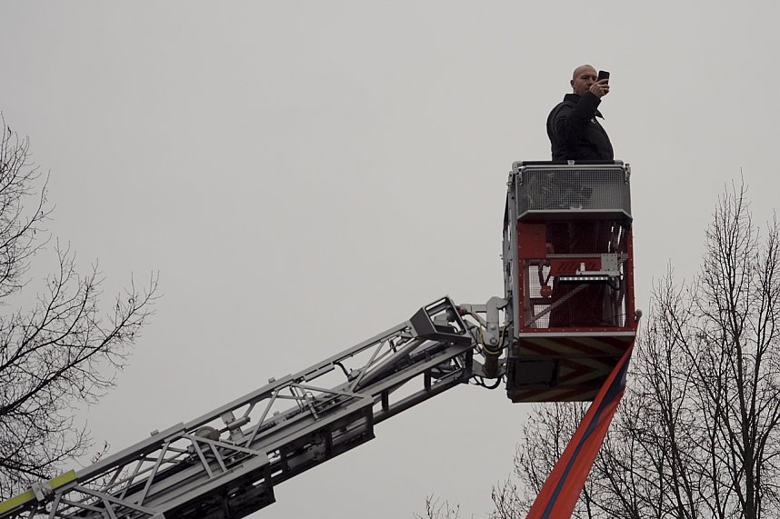 &Uuml;bergabe des Friedenslichts aus Bethlehem an die Kreisjugendfeuerwehren.