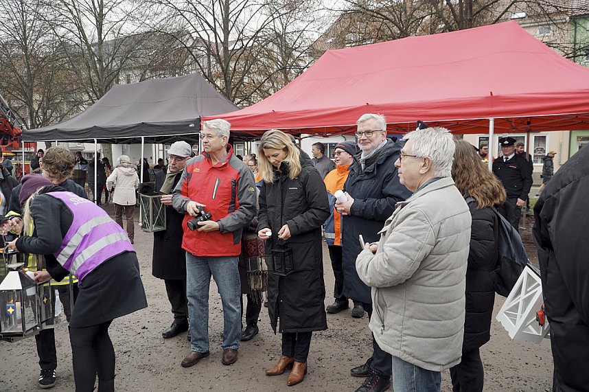 &Uuml;bergabe des Friedenslichts aus Bethlehem an die Kreisjugendfeuerwehren.