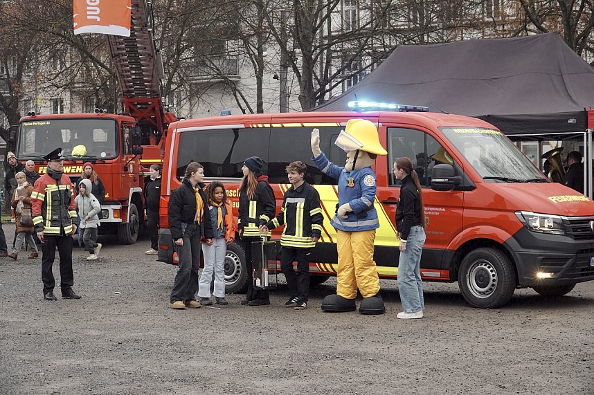 &Uuml;bergabe des Friedenslichts aus Bethlehem an die Kreisjugendfeuerwehren.