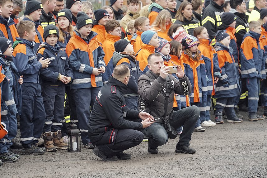 &Uuml;bergabe des Friedenslichts aus Bethlehem an die Kreisjugendfeuerwehren.