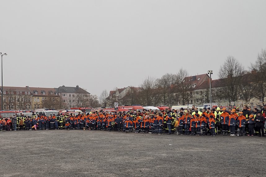 &Uuml;bergabe des Friedenslichts aus Bethlehem an die Kreisjugendfeuerwehren.