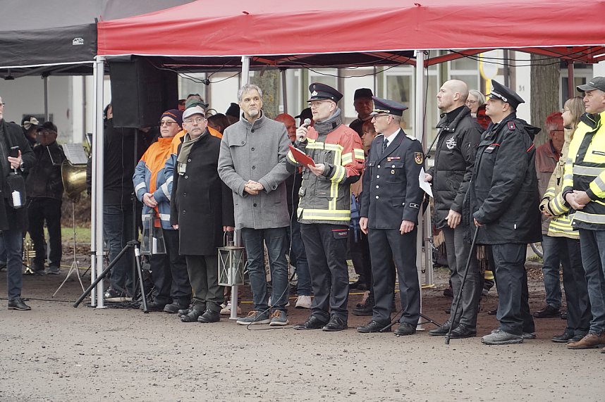 &Uuml;bergabe des Friedenslichts aus Bethlehem an die Kreisjugendfeuerwehren.