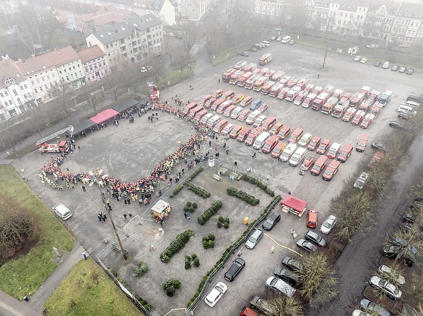 &Uuml;bergabe des Friedenslichts aus Bethlehem an die Kreisjugendfeuerwehren.