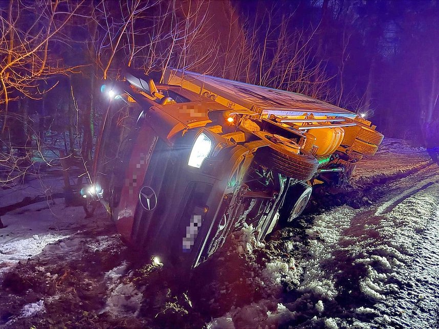 Unfall-Lkw musste geborgen werden