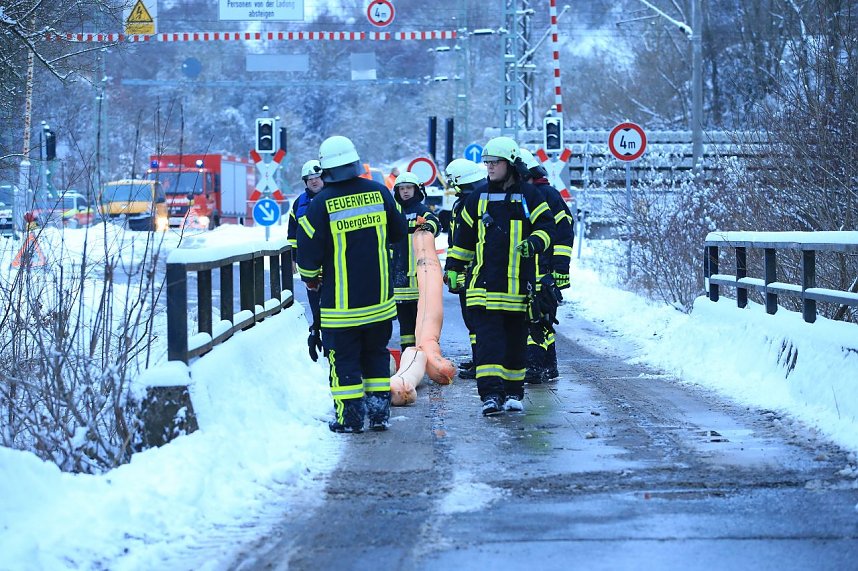 Bei einem Unfall in Bleicherode ist ein Kran in die B&ouml;schung gekippt. 