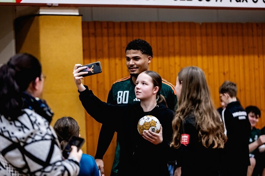 Handball der Spitzenklasse in der Ballspielhalle.