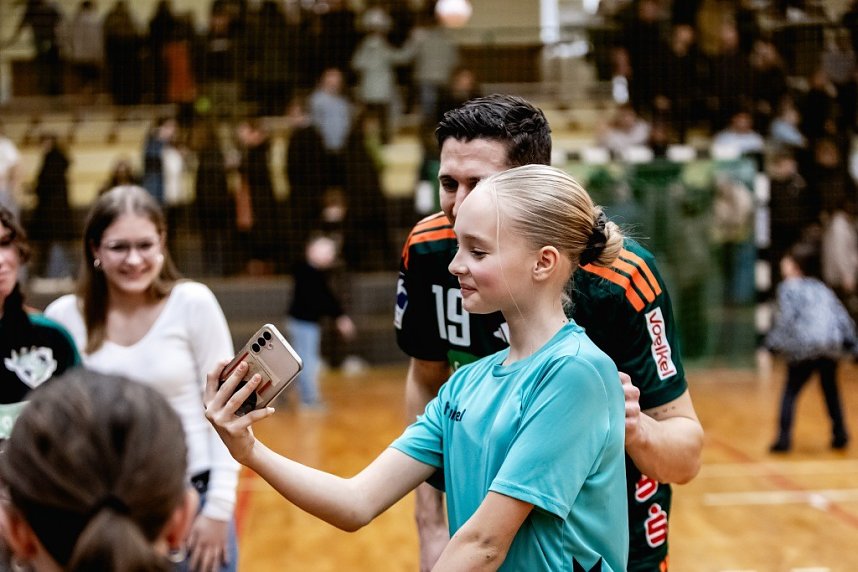 Handball der Spitzenklasse in der Ballspielhalle.