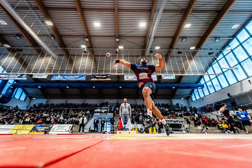 Der M&auml;nnerwettkampf beim 17. Kugelsto&szlig;-Indoor.