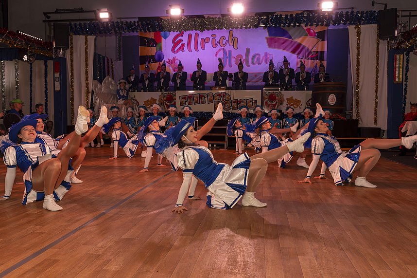 S&uuml;dharzhalle Ellrich kochte beim Auftakt mit neuem Prinzenpaar