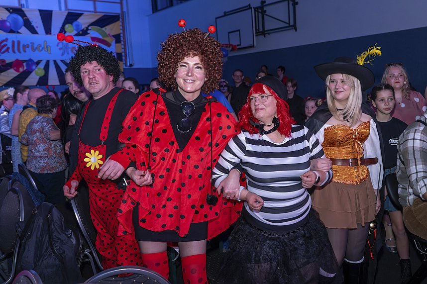 S&uuml;dharzhalle Ellrich kochte beim Auftakt mit neuem Prinzenpaar