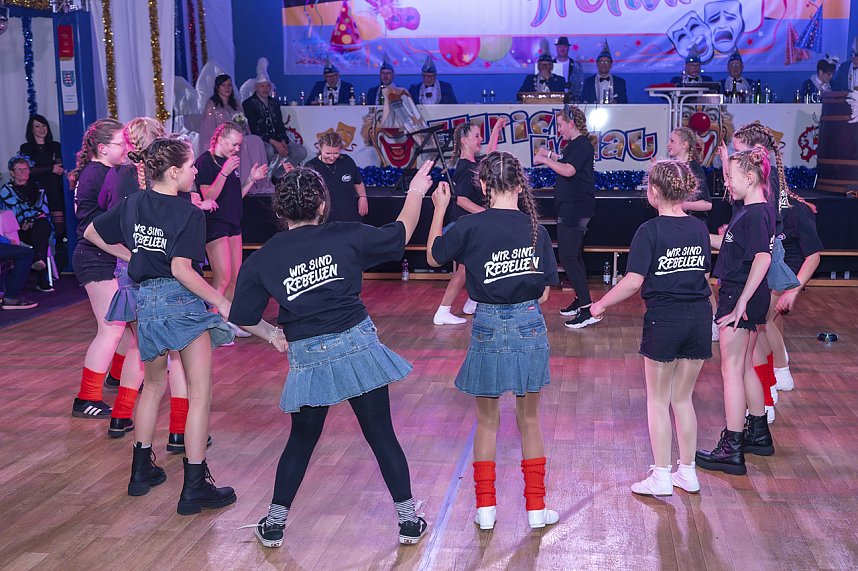 S&uuml;dharzhalle Ellrich kochte beim Auftakt mit neuem Prinzenpaar