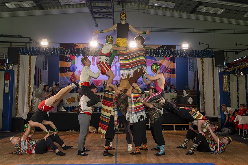 S&uuml;dharzhalle Ellrich kochte beim Auftakt mit neuem Prinzenpaar