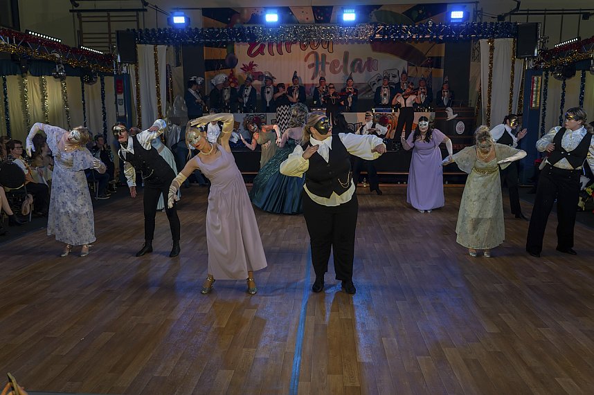 S&uuml;dharzhalle Ellrich kochte beim Auftakt mit neuem Prinzenpaar