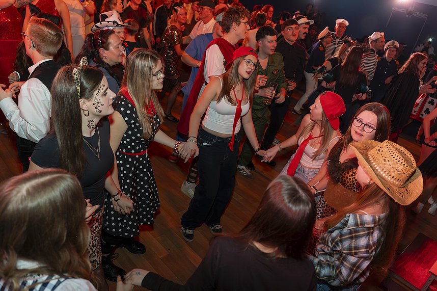 S&uuml;dharzhalle Ellrich kochte beim Auftakt mit neuem Prinzenpaar