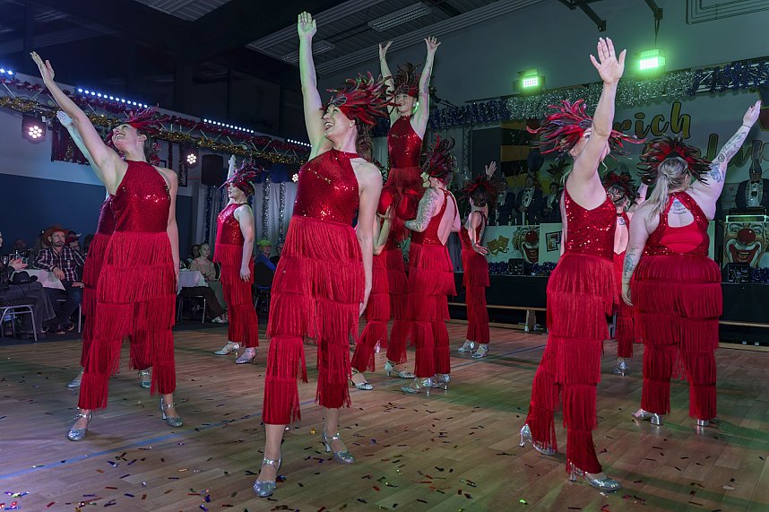 S&uuml;dharzhalle Ellrich kochte beim Auftakt mit neuem Prinzenpaar