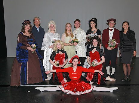 Das Ballettm&auml;rchen Aschenbr&ouml;del, aufgef&uuml;hrt von den Sch&uuml;lerinnen und Sch&uuml;lern des Tanzstudios Radeva. 