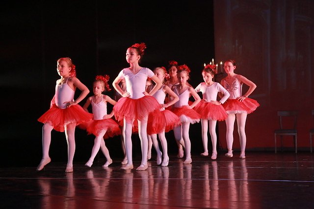 Das Ballettm&auml;rchen Aschenbr&ouml;del, aufgef&uuml;hrt von den Sch&uuml;lerinnen und Sch&uuml;lern des Tanzstudios Radeva. 