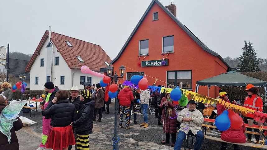 Umzug zum 66. Jubil&auml;um des Krimder&ouml;der Karnevalsclubs