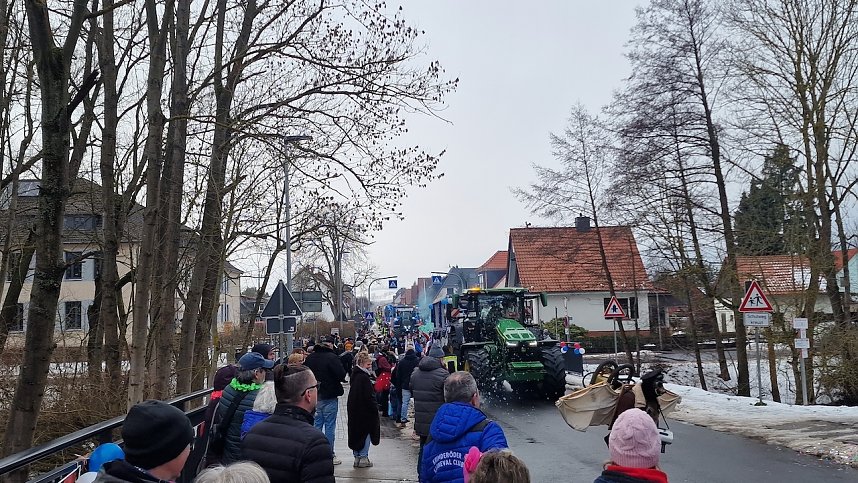 Umzug zum 66. Jubil&auml;um des Krimder&ouml;der Karnevalsclubs