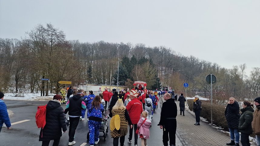 Umzug zum 66. Jubil&auml;um des Krimder&ouml;der Karnevalsclubs