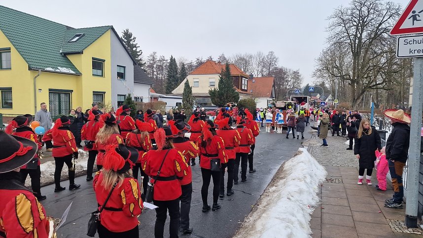 Umzug zum 66. Jubil&auml;um des Krimder&ouml;der Karnevalsclubs
