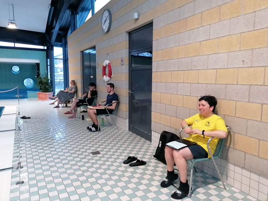 Vier Stunden Schwimmen im Badehaus f&uuml;r den guten Zweck