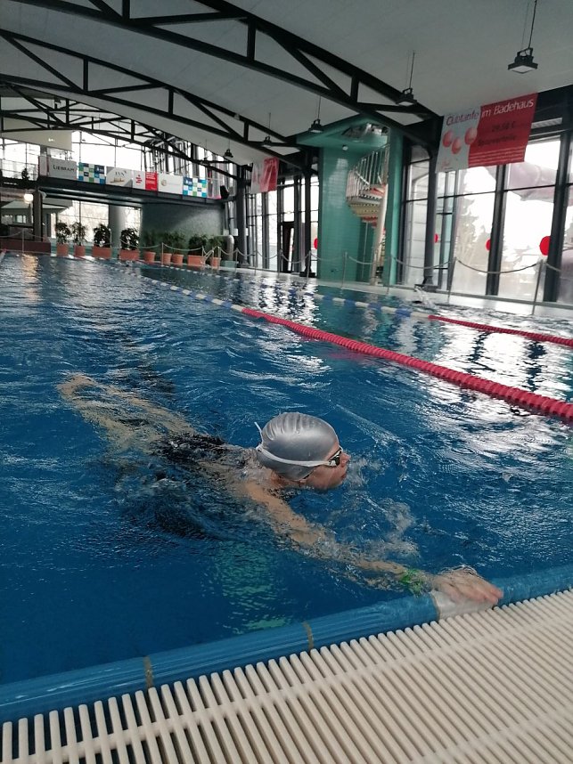 Vier Stunden Schwimmen im Badehaus f&uuml;r den guten Zweck