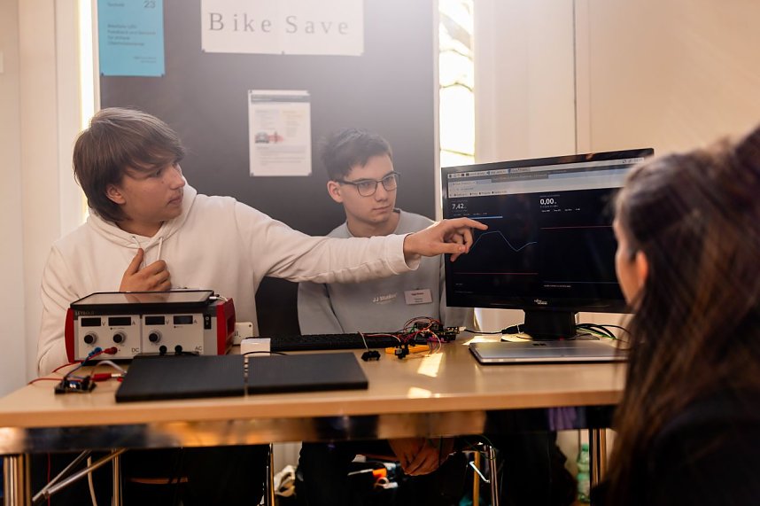 Jugend forscht im Audimax der Hochschule Nordhausen. 