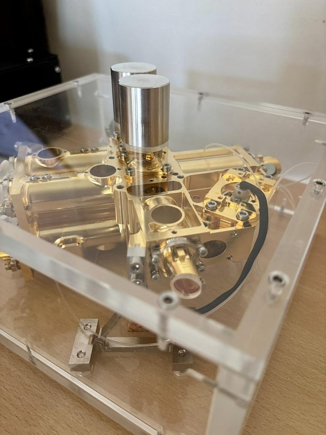 Demonstration der hersteller&uuml;bergreifenden Quantenschl&uuml;ssel-Verteilung (QKD) f&uuml;r kritische Infrastrukturen im Gesundheitskiosk Sundhausen