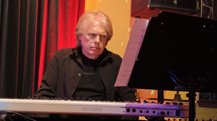 Steve Hunt (Keyboards)