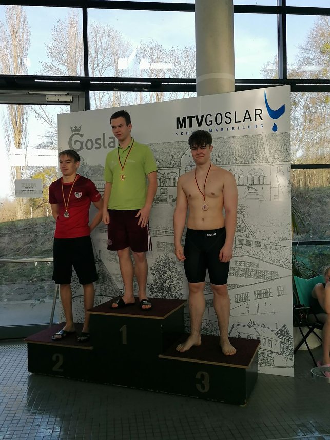 Mit geschwommen, mit geholfen - die Nordh&auml;user Delegation beim Wettkampf um den Goslaer Adler