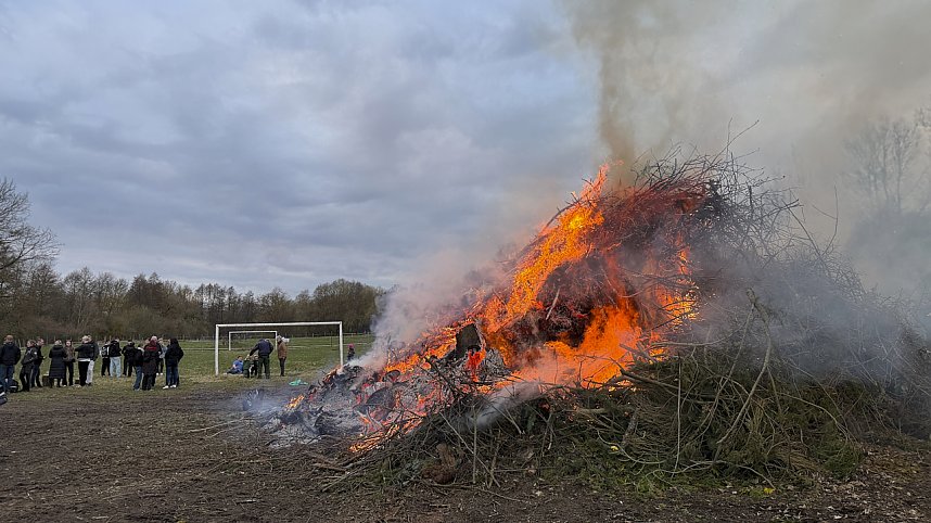 Feuer am Gr&uuml;ndonnertag in Herreden