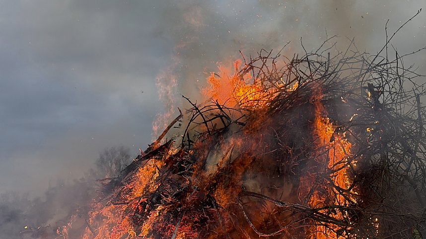 Feuer am Gr&uuml;ndonnertag in Herreden